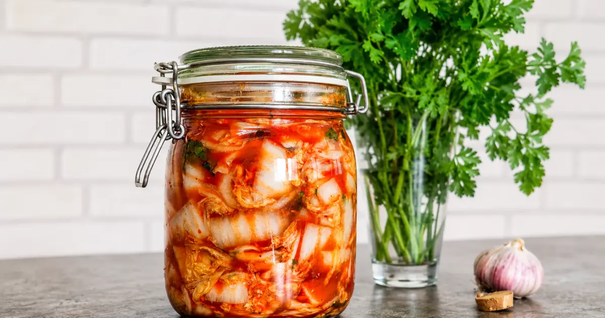 Kimchi i ferments vius: sabor, tècnica i microbiologia a la teua cuina
