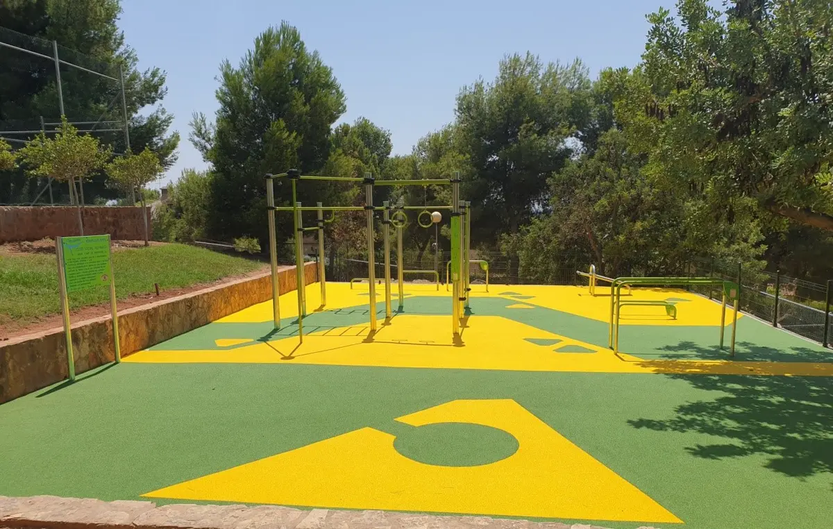 Parque de calistenia y rocódromo infantil