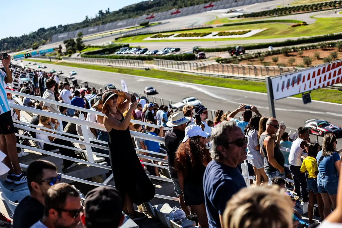 El Circuit ofrece este fin de semana acción sobre cuatro ruedas con ROOW y Supercars