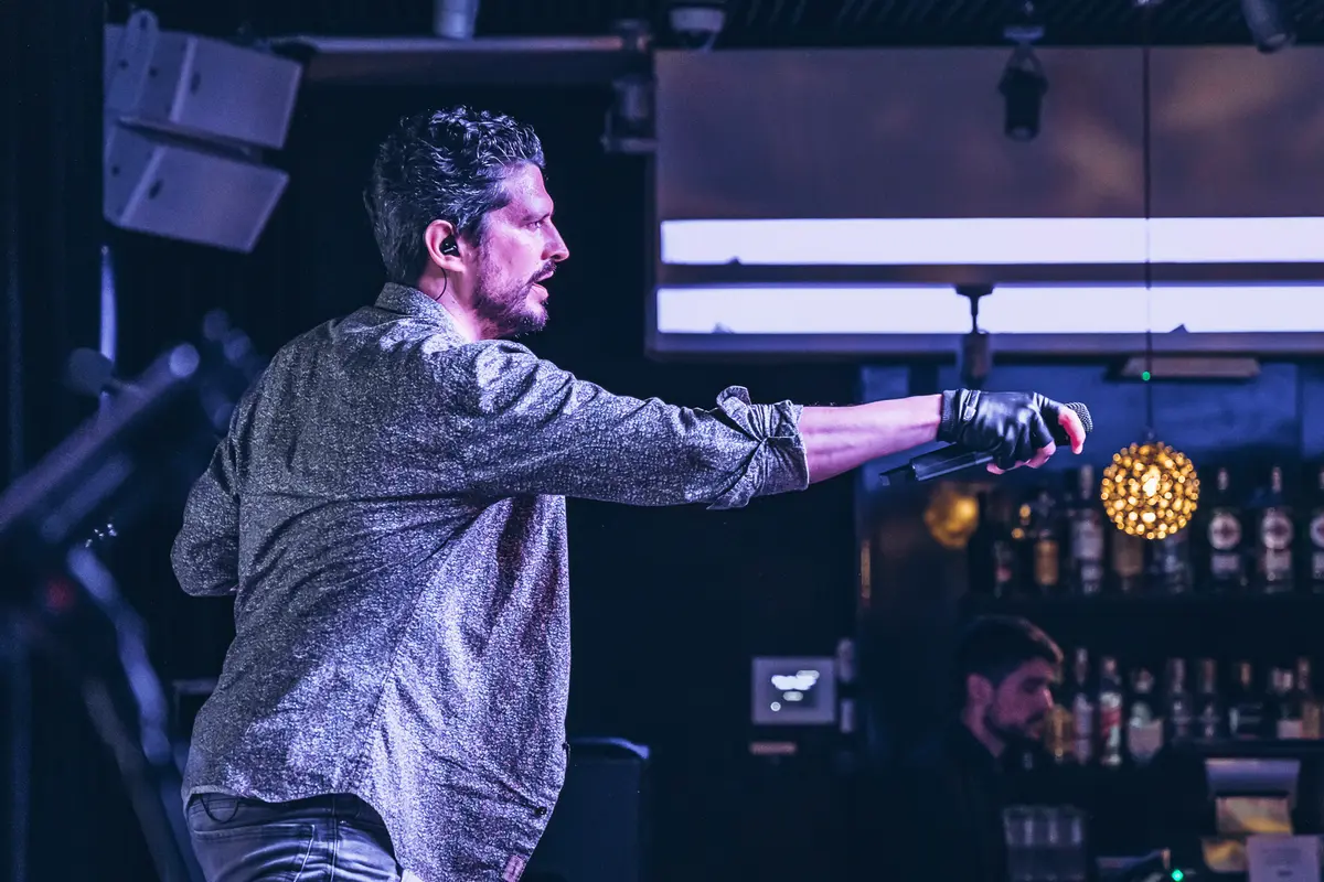 Rock y emoción en directo: un Dinner Show Tributo a Queen para quienes buscaron una noche épica