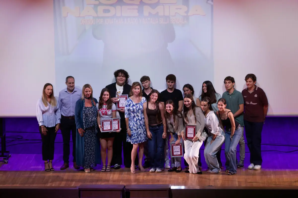 Premio "Lo que nadie mira" - Sección Cinema a l'Escola