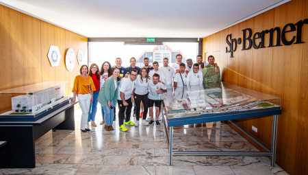 Valencia CF and the Fundació VCF, supporting the AECC on the Fundraising Day Against Cancer