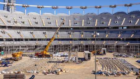 The Nou Mestalla completes the installation of the compression ring and the 50 pillars that will support the large roof