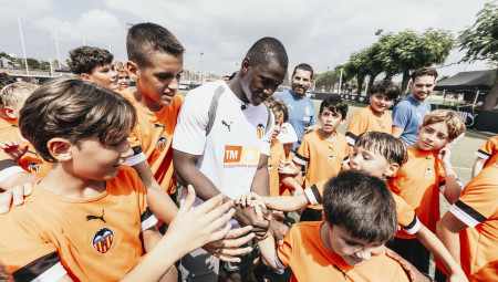 Aliou Dieng's advice for the kids at Valencia CF's Summer Camp