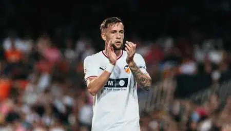 Aimar Blázquez makes his official Valencia CF debut