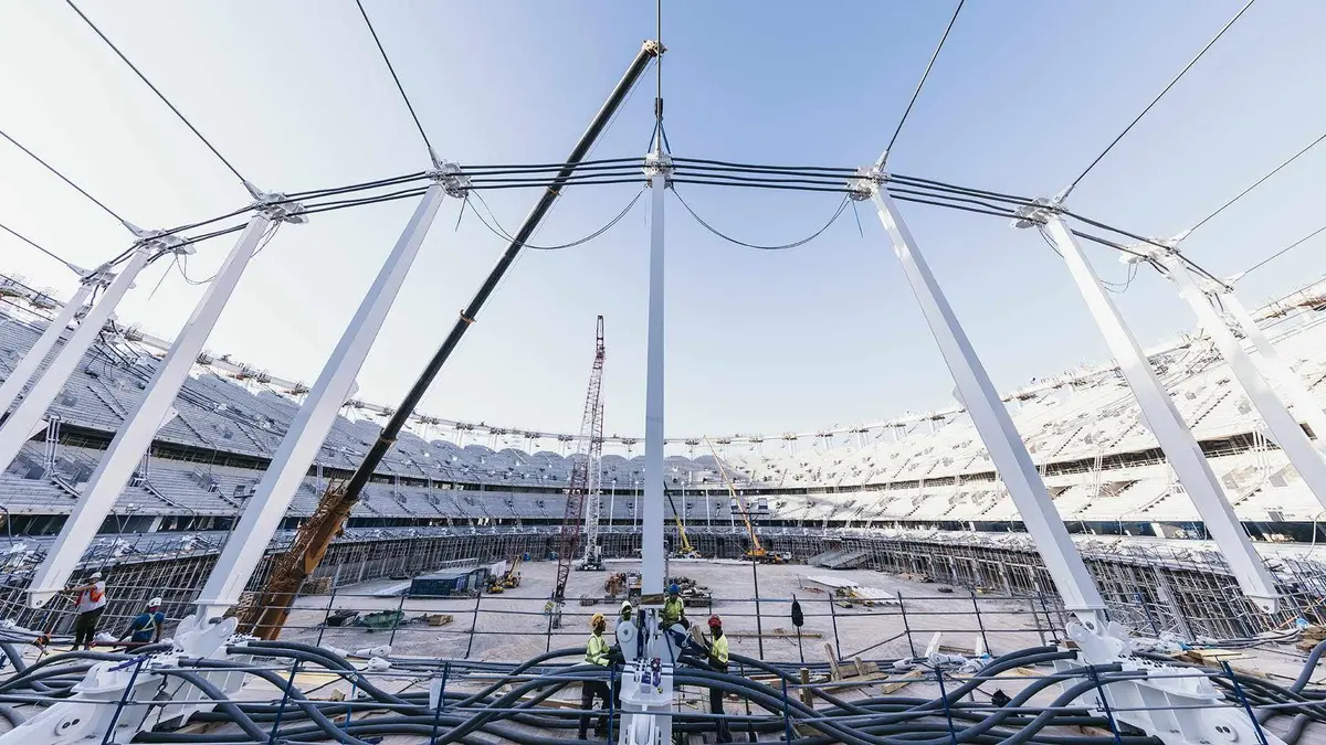 Nou Mestalla begins the lifting of the main structure of its future roof